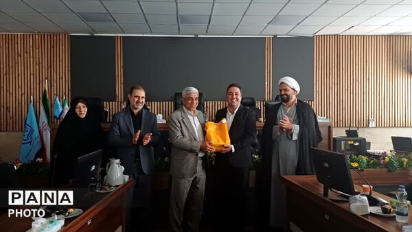 تجلیل از برگزیدگان رویدادهای قرآنی و فرهنگی منطقه ۱۶ تهران