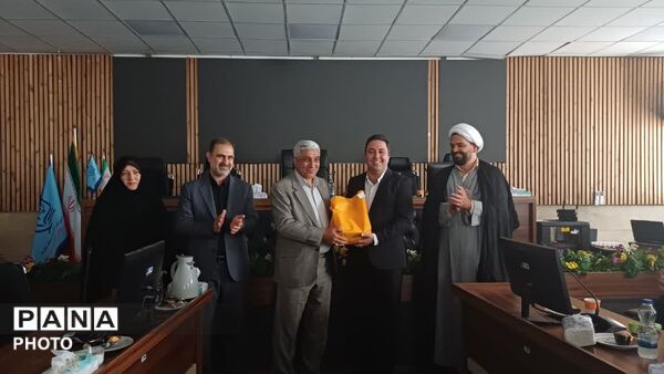 تجلیل از برگزیدگان رویدادهای قرآنی و فرهنگی منطقه ۱۶ تهران