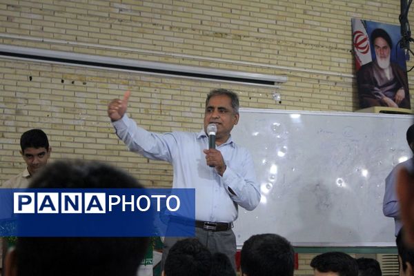 برگزاری کارگاه آموزشی راهنمای و رانندگی در مدرسه شاهد بندرعباس