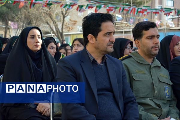 طنین زنگ انقلاب در بهارستان‌دو 