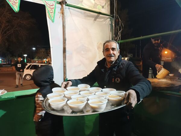 برپایی ایستگاه صلواتی شهرداری و شورای اسلامی شهر کاشمر