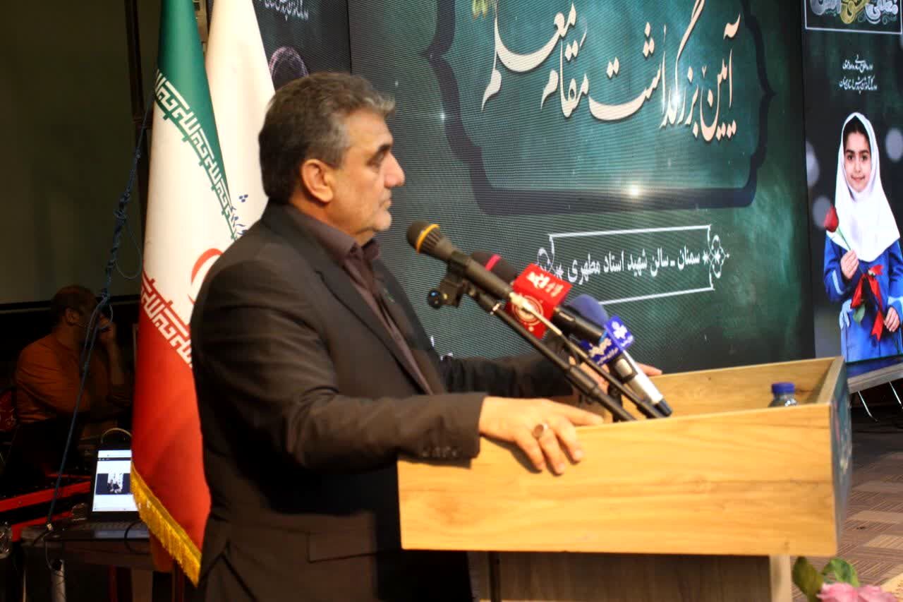 بالاترین جایگاه در دنیا، مقام معلم و قلم است