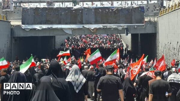 تهران در قاب بدرقه؛ روایت دانش‌آموزان از وداعی که در تاریخ ماند