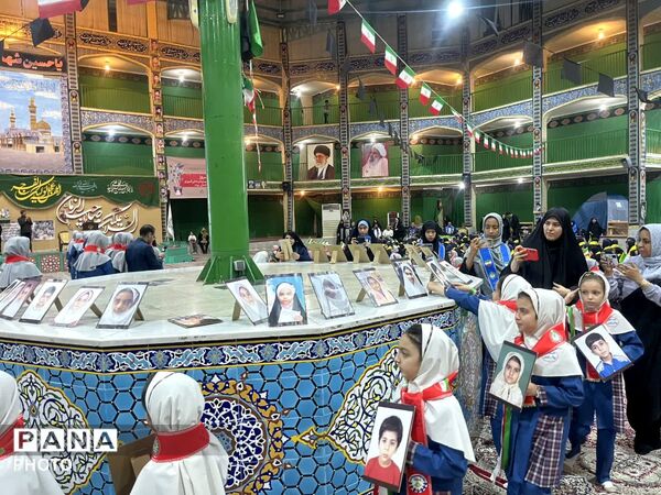 جلوه‌‌ای دیدنی از شور دانش‌‌آموزان در برنامه سالروز تاسیس سازمان دانش آموزی در یزد