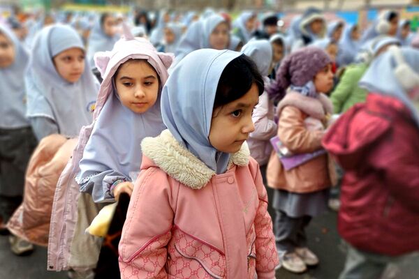 هم صدایی نسل آینده با انقلاب در مدرسه کودک مسلمان قرچک