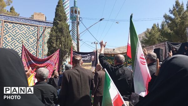 حضور پر شور مردم کرمان در چهلمین روز شهدای جنگ رمضان