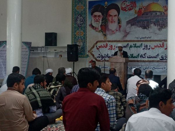 ابراز همدردی مردم سندرک و فین با مردم فلسطین در راهپیمایی روز قدس