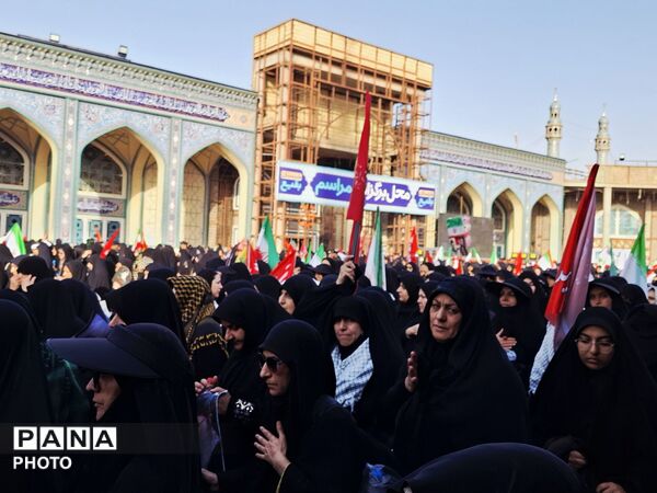 وداع پرشور نوجوانان با آقای شهید ایران 