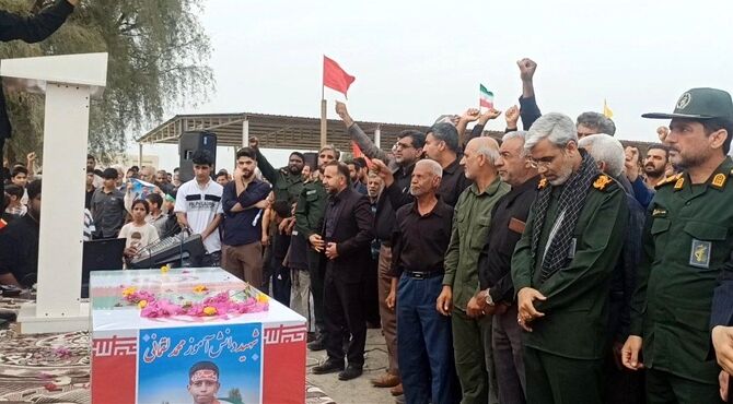 مراسم تشییع پیکر شهید دانش‌آموز محمد لقمانی