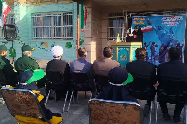نواختن زنگ استکبارستیزی در دبیرستان ریحانه النبی باقرشهر 