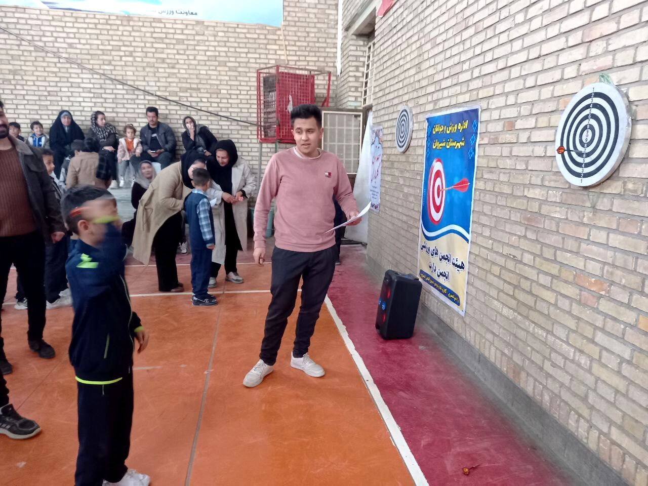 مسابقات دارت در دبستان پسرانه غدیر شهرستان شیروان