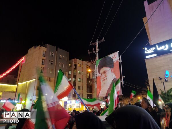 حضور پر صلابت مردم مشهد در راهپیمایی عزاداری 