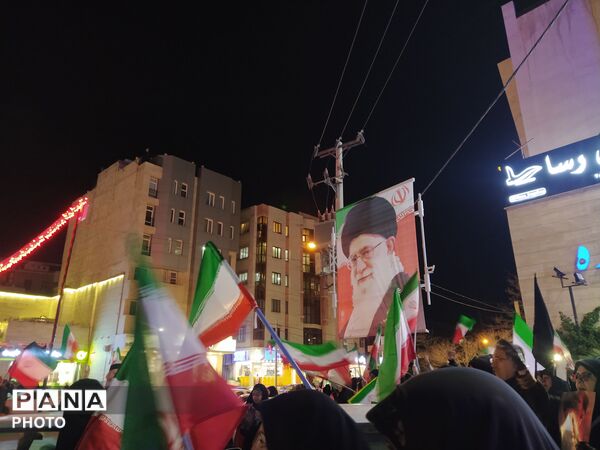 حضور پر صلابت مردم مشهد در راهپیمایی عزاداری 