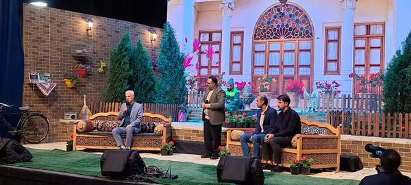 مراسم روز درختکاری در تالار هنر اصفهان با حضور مدیران شهری شهرداری اصفهان