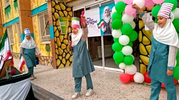 طلوع آگاهی در دل های کوچک؛ جشن روز دانش آموز در دبستان لطیفه