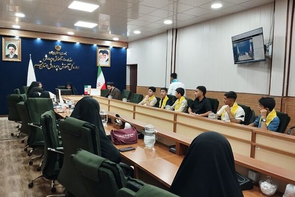 نشست صمیمی اعضای شورا و مجمع دنش آموزی قم با مدیرکل آموزش و پرورش استان