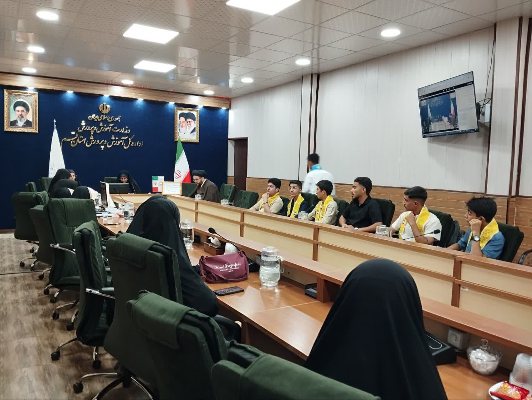 نشست صمیمی اعضای شورا و مجمع دنش آموزی قم با مدیرکل آموزش و پرورش استان
