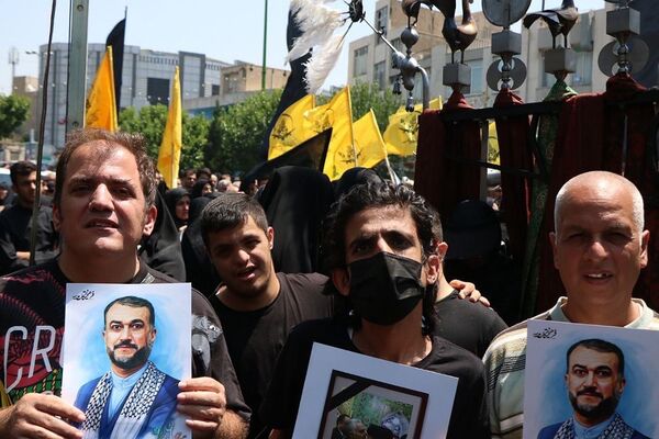 وداع با پیکر مطهر شهید حسین امیرعبدالهیان در شهرستان ری