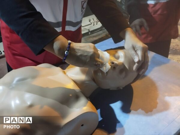 برگزاری دوره آموزشی هلال‌احمر در فین محله مارم ایستگاه وحدت