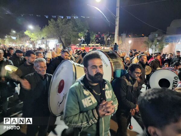 عزاداری مردم ابرکوه در شب های قدر و سوگ رهبر معظم انقلاب