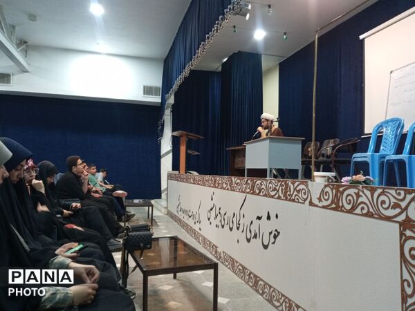  هم اندیشی مسئولان انجمن اسلامی در کانون فرهنگی تربیتی شاهد