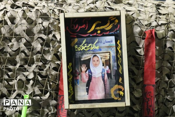 لاله‌های آسمانی در دبستان دخترانه حسین فاطمه یزد شکوفا شدند