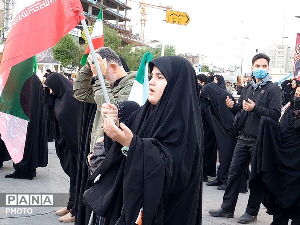 حضوری از جنس نور در چهلم رهبر انقلاب
