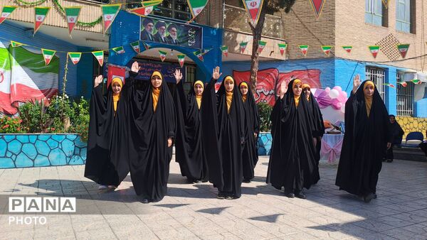 جشن میلاد حضرت زینب(س) و گرامیداشت روز پرستار در دبیرستان اهل‌البیت(ع) ناحیه 4 کرج