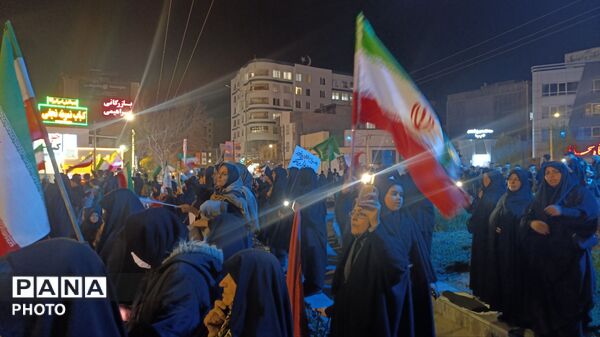 تجمع جوانان‌‌و‌نوجوانان‌در‌بیعت با رهبر انقلاب در نیشابور