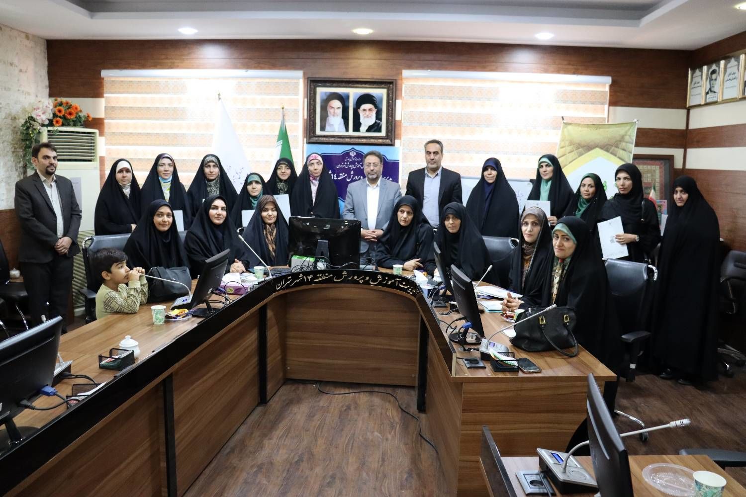 تجلیل از ۴۰ معلم برگزیده قرآن و عترت منطقه ۱۴ تهران در جشن باشکوه غدیر