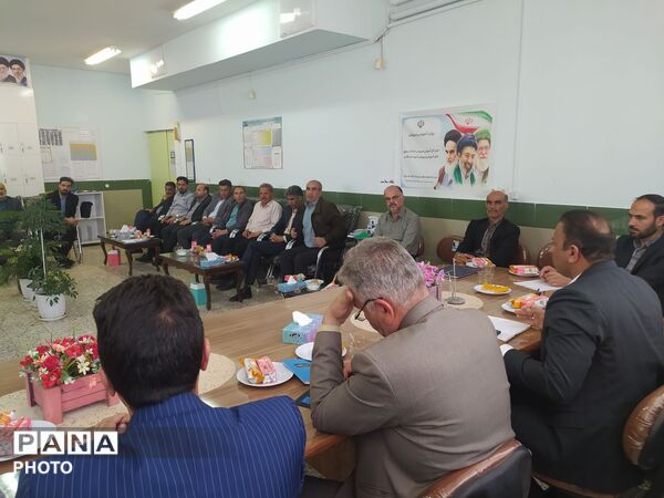 جلسه شورای دبیران دبیرستان نمونه آیت‌الله خامنه‌ای