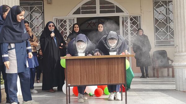 حضور حماسی دانش‌آموزان «شهدای فرهنگی ۲» در جشن سالگرد پیروزی انقلاب اسلامی  