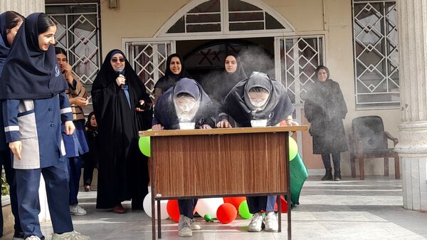 حضور حماسی دانش‌آموزان «شهدای فرهنگی ۲» در جشن سالگرد پیروزی انقلاب اسلامی  