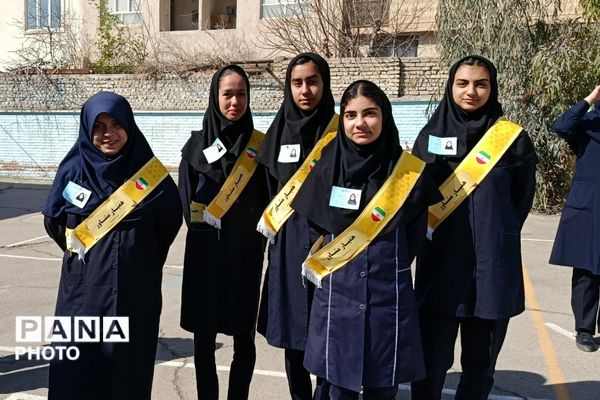 گامی مؤثر در مسیر رشد؛ گردهمایی همیاران مشاور دختر در ابوذر غفاری