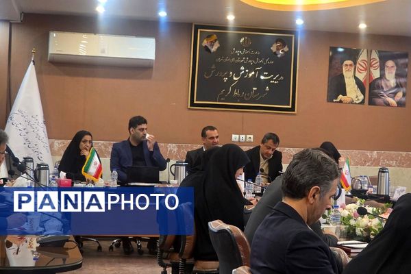 نشست هم‌اندیشی معاونین آموزش متوسطه در اداره رباط‌کریم