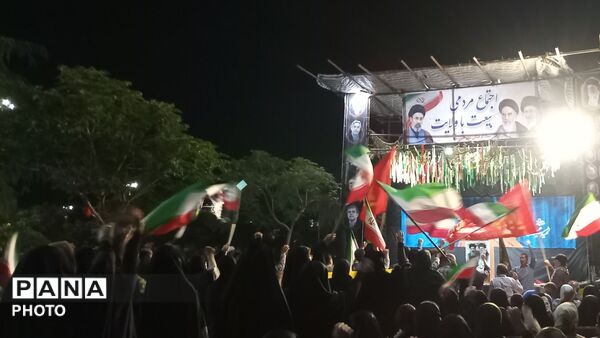 تجمع مردم شهر فردوسیه در دهه امامت در کنار شهدای گمنام