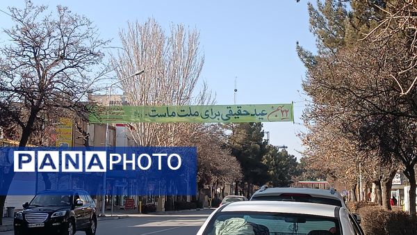 تزئین و فضا آرایی شهر نیشابور به‌مناسبت آغاز دهه فجر 