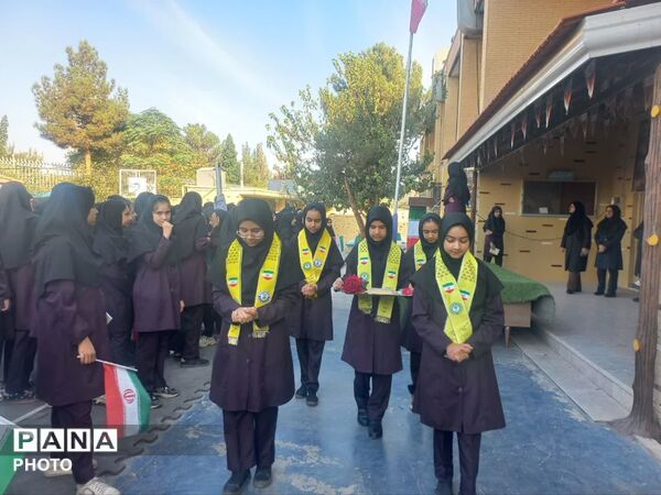 آیین گرامیداشت شهید رضایی در دبیرستان دخترانه عفت