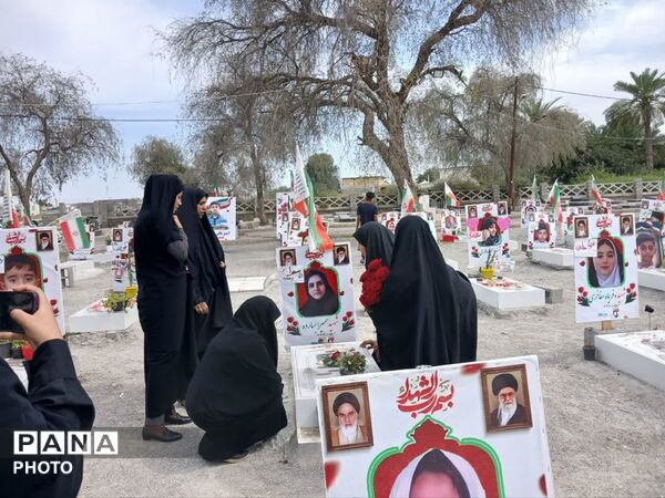 مراسم غبارروبی قبور شهدای مدرسه شجره طیبه در میناب