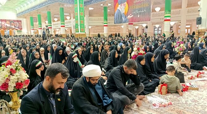 اجتماع دختران دانشجو در حرم حضرت معصومه(س)