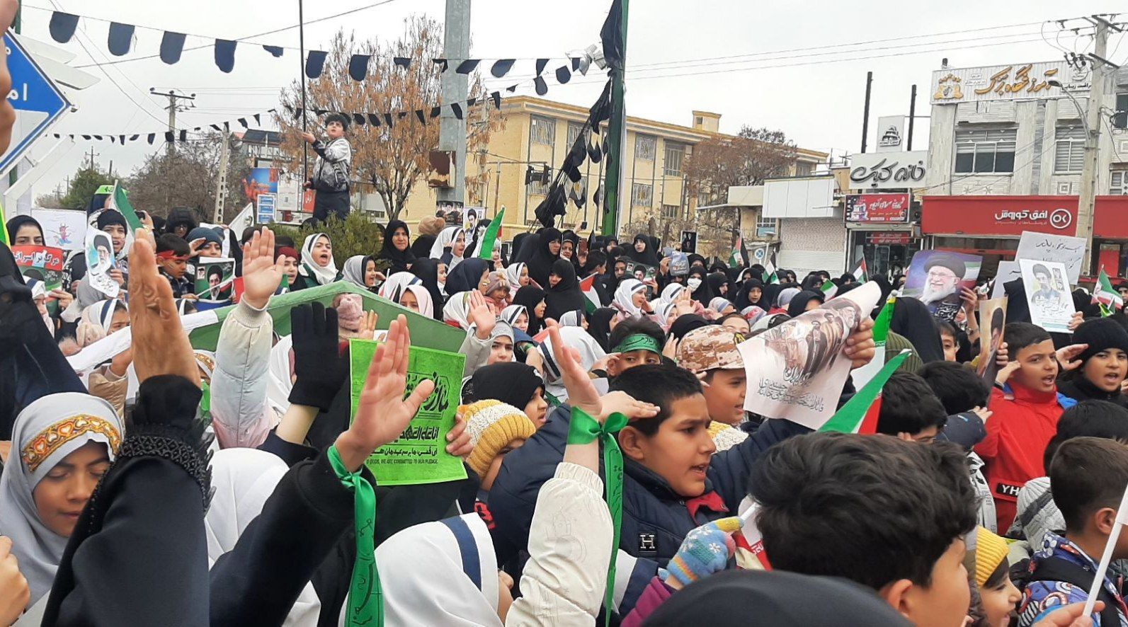 حضور پرشور‌ دانش آموزان در قدس امسال به یاد میناب 