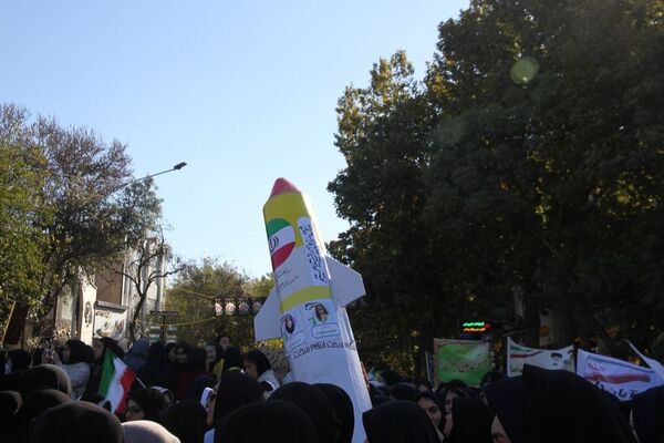 حضور گسترده ی دانش آموزان تمامی مدارس در راهپیمایی ۱۳ آبان 