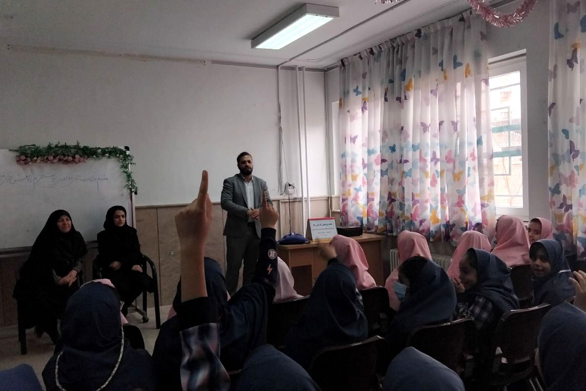  هفته پژوهش در مدرسه نرگس پردیس