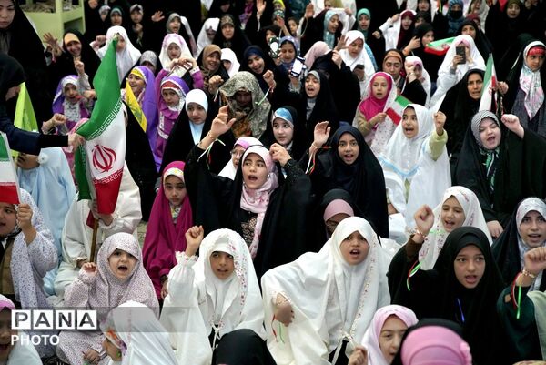  شور و شعور دخترانه در جشن میلاد حضرت معصومه (س) در همدان