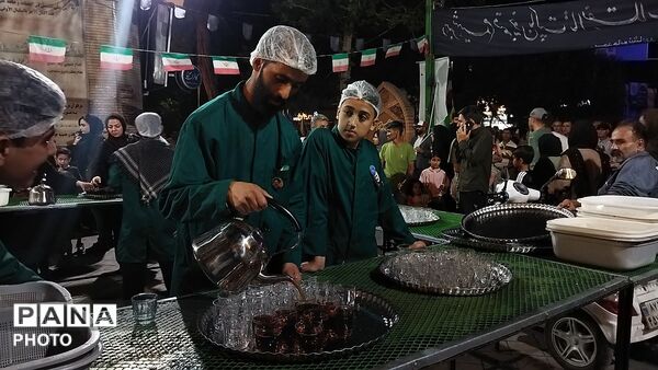 چایخانه فاطمه الزهرا در نود و دومین شب از اجتماعات مردمی 