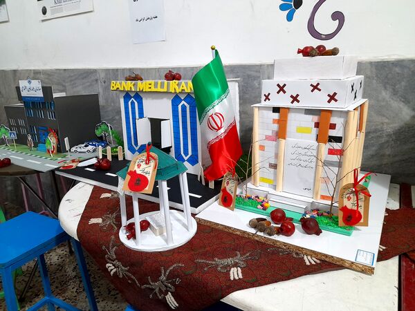 برپایی نمایشگاه به‌مناسبت هفته پژوهش در هنرستان بدیع مشهد