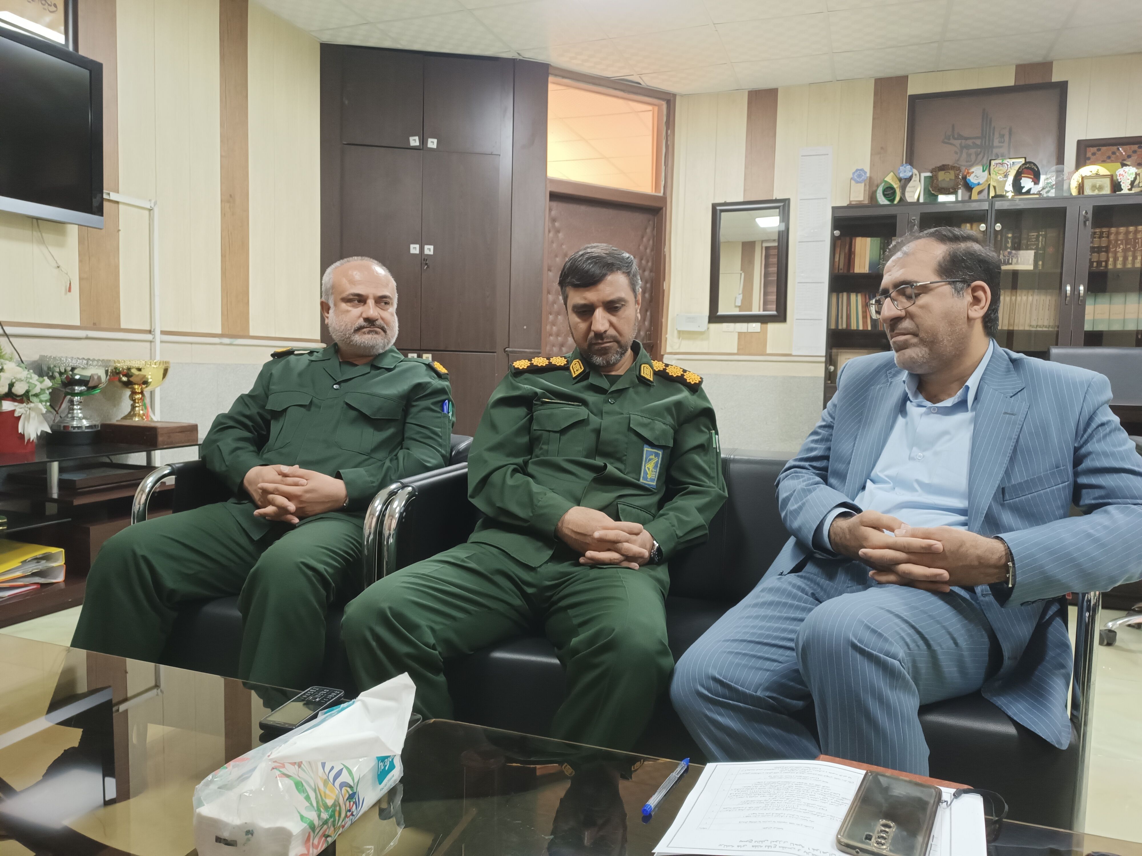  فرمانده سپاه بندرعباس با مدیر آموزش و پرورش ناحیه یک دیدار کرد 