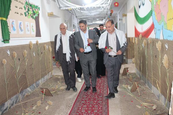 نواختن زنگ ایثار، شهادت و نماز در آموزشگاه ولایت شهرستان فریمان