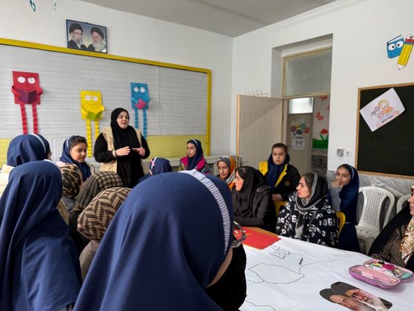 رویداد مادر دختری با محوریت پرچم ایران در مدرسه المهدی ناحیه 2 کرج 