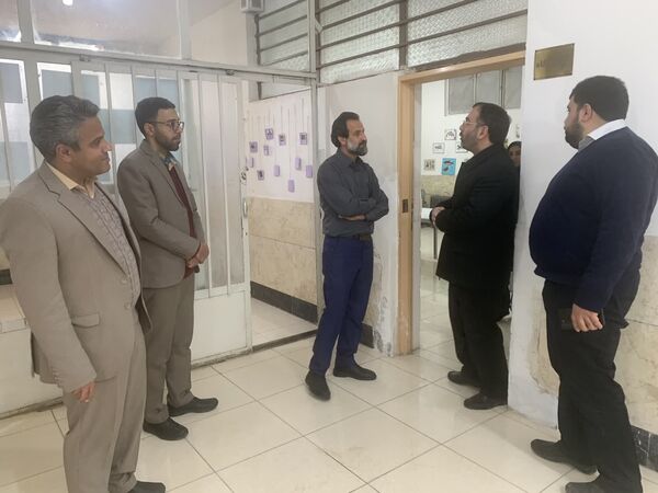 بازدید مدیرکل آموزش و پرورش استان اصفهان از مدرسه حضرت زینب (س) ناحیه ۴ (در طرح نماد)